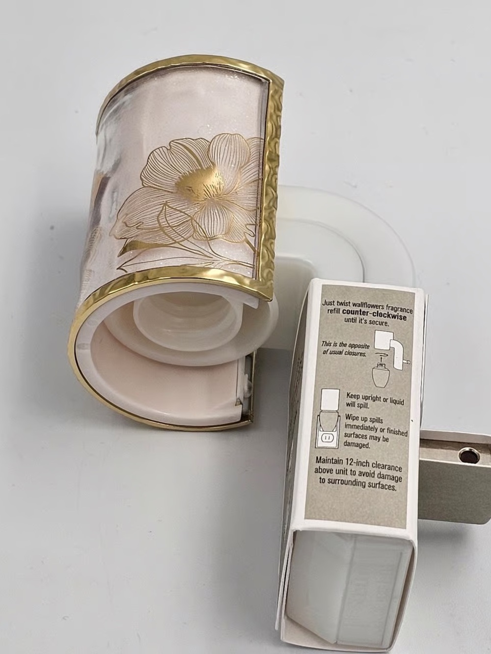 2 for $25 | Bath & Body Works Floral Wallflower Nightlight Plugs | NWT - Picture 10 of 15
